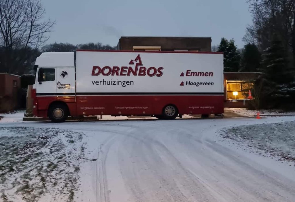 verhuiswagen_sneeuw_dorenbos_kerst2022